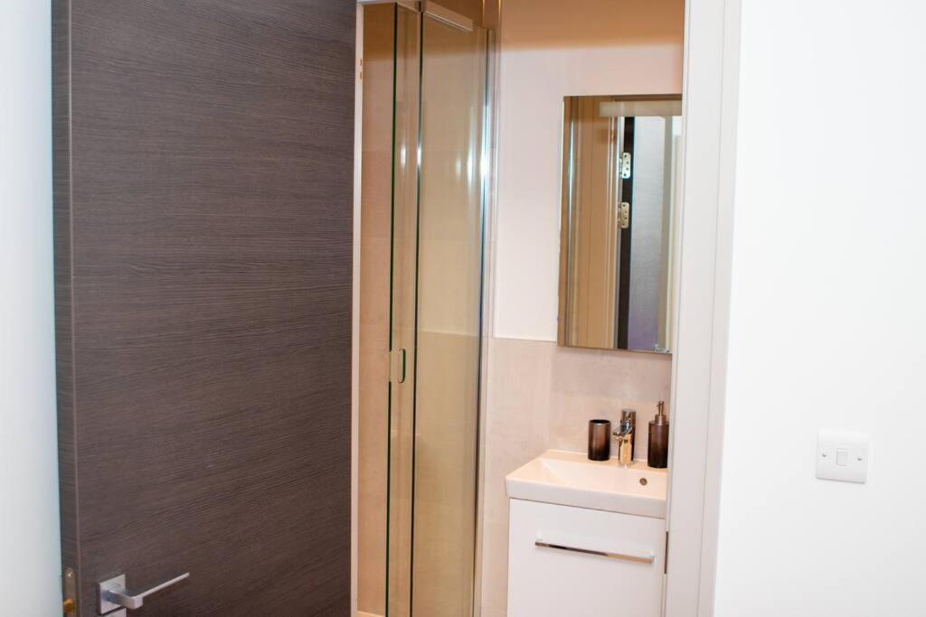 Stunning 1-Bedroom Flat In London! Dış mekan fotoğraf